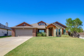 11 Mi to Dtwn Lubbock Home with Patio, Grill and Yard